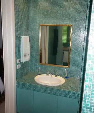 فندق مبيت وإفطار Lilla 4*